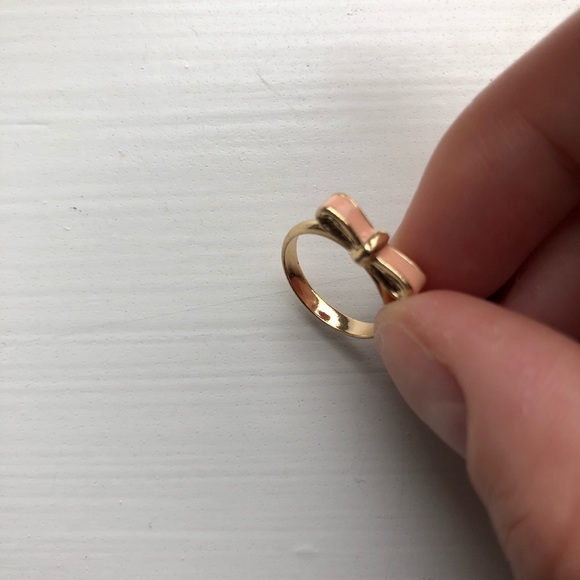 Vintage chic gold & blush pink bow knuckle ring - Picture 5 of 6